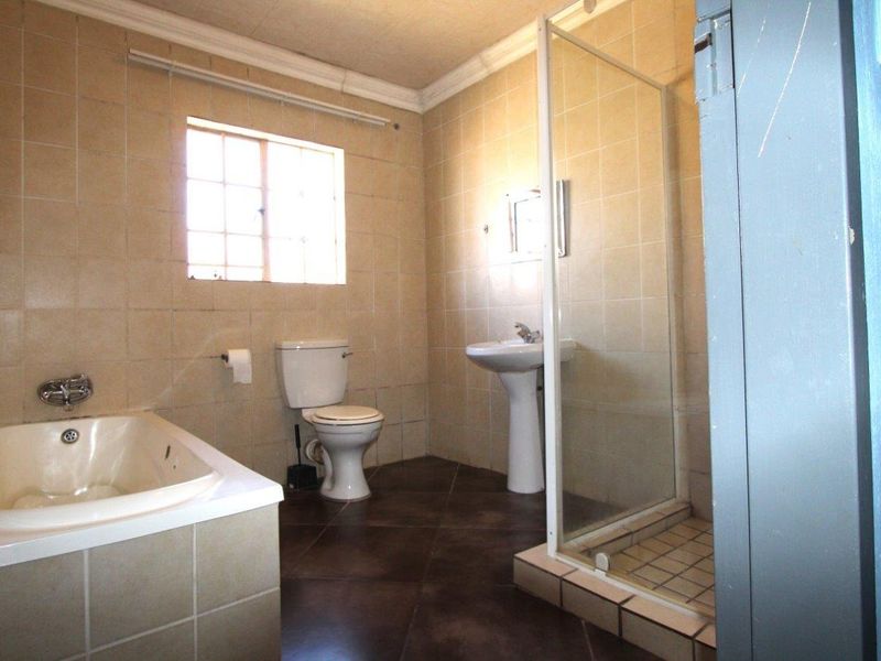 Beautifull 3 bedroom home close to the hospital - Photo 6