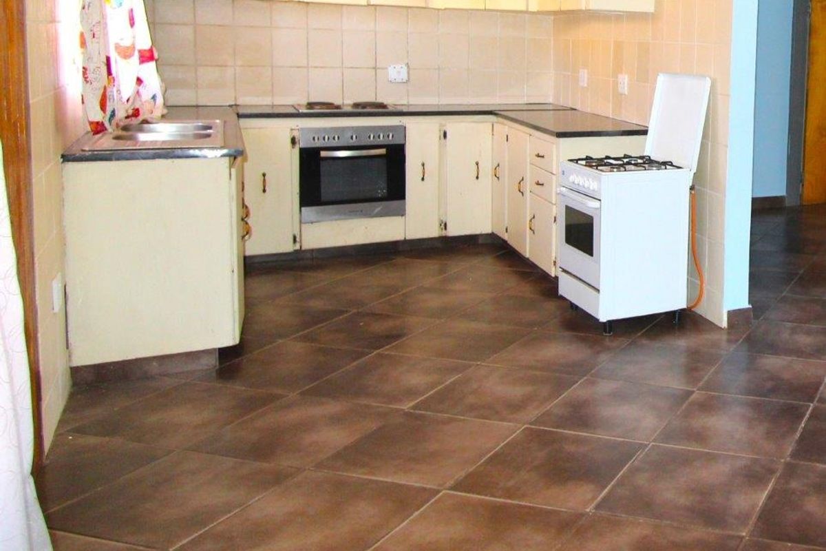 Beautifull 3 bedroom home close to the hospital - Photo 2