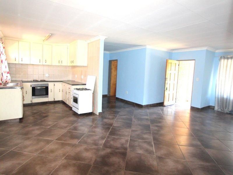 Beautifull 3 bedroom home close to the hospital - Photo 3