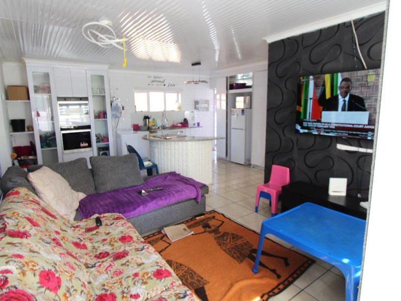 A BEAUTIFUL THREE BEDROOM HOUSE IN PHAGAMENG - Photo 10