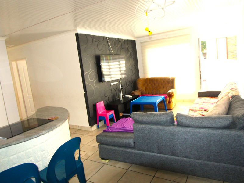 A BEAUTIFUL THREE BEDROOM HOUSE IN PHAGAMENG - Photo 8
