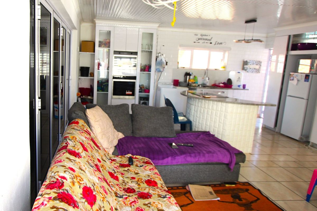 A BEAUTIFUL THREE BEDROOM HOUSE IN PHAGAMENG - Photo 3
