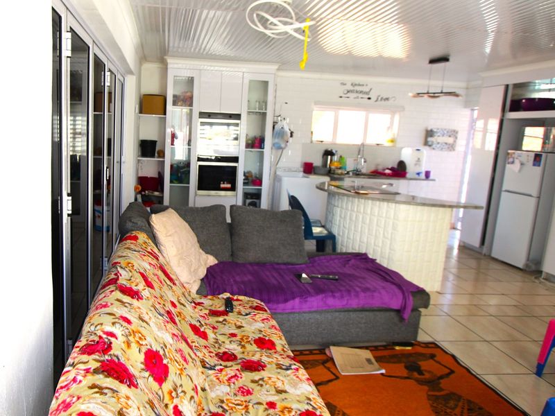 A BEAUTIFUL THREE BEDROOM HOUSE IN PHAGAMENG - Photo 3