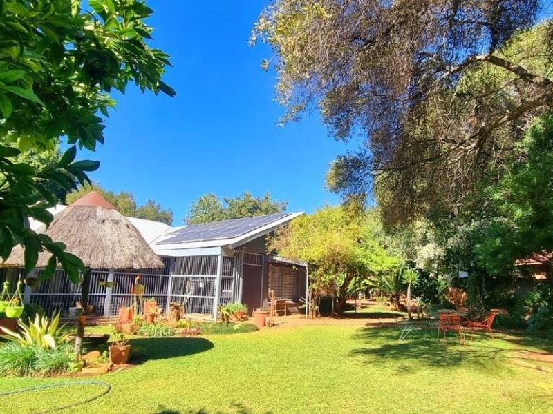 4 Bedroom home, 3420m2 stand! Prime area! Borehole! - Photo 2