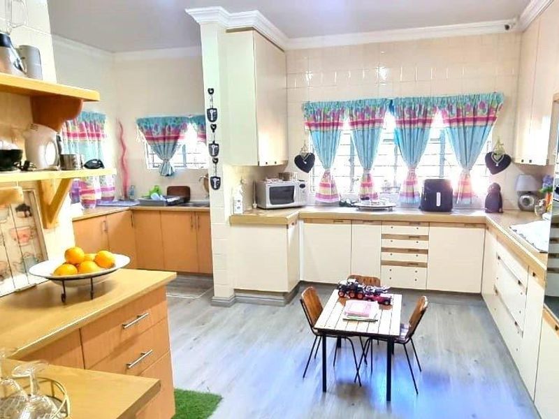 4 Bedroom home, 3420m2 stand! Prime area! Borehole! - Photo 7