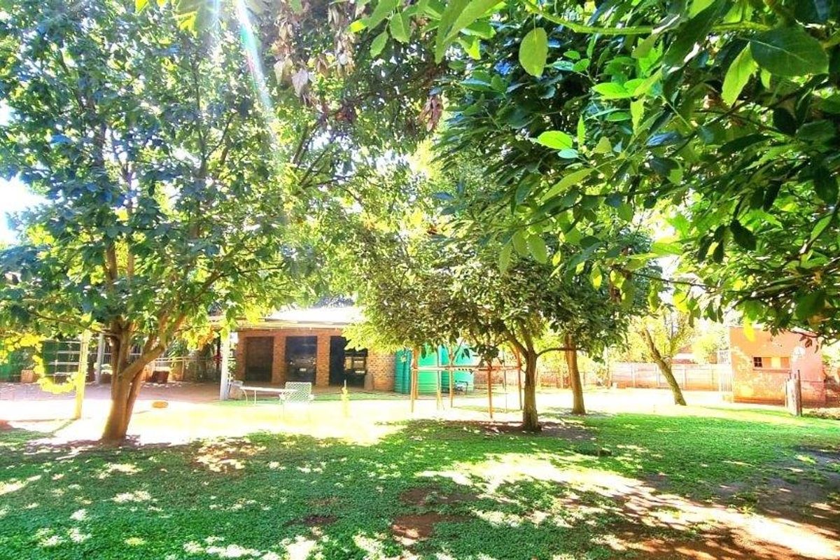 4 Bedroom home, 3420m2 stand! Prime area! Borehole! - Photo 5