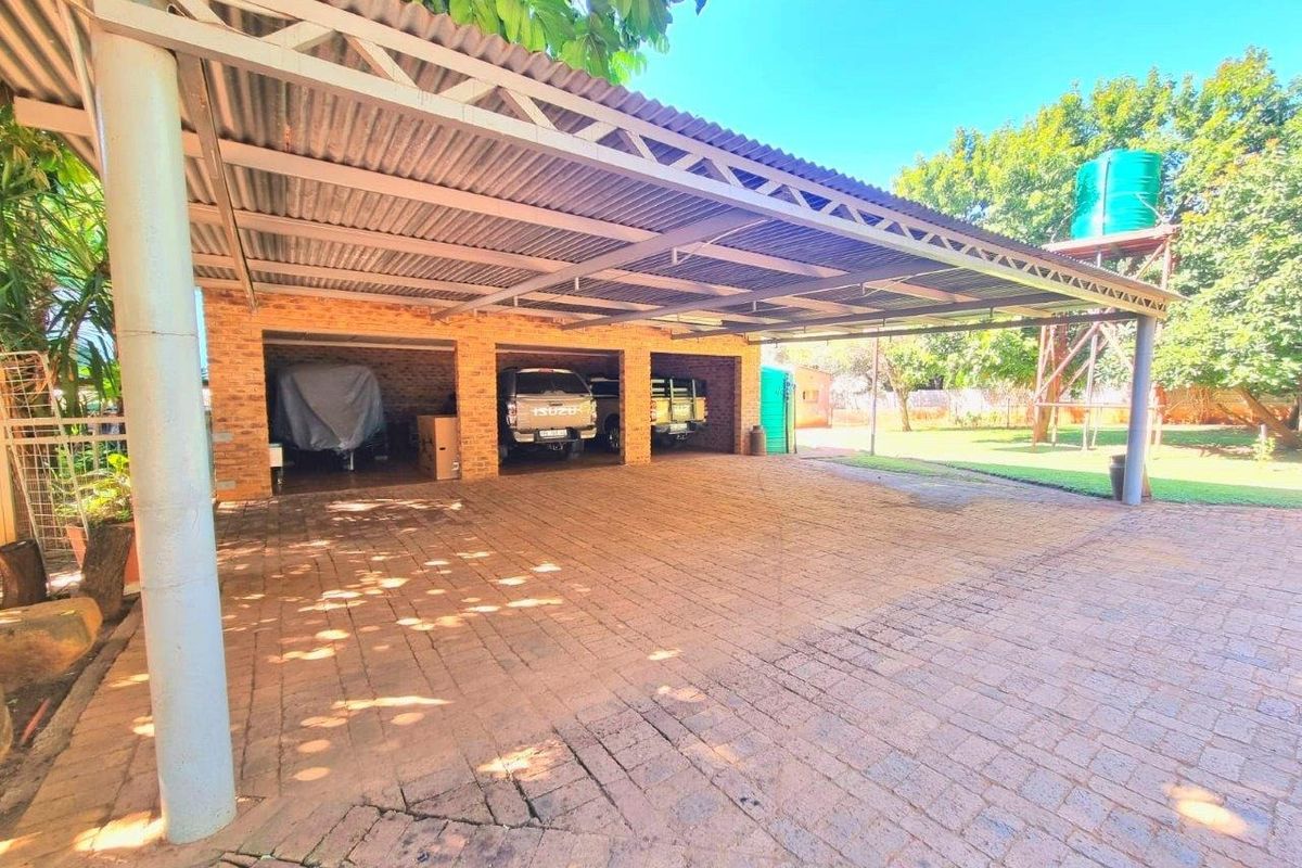 4 Bedroom home, 3420m2 stand! Prime area! Borehole! - Photo 4