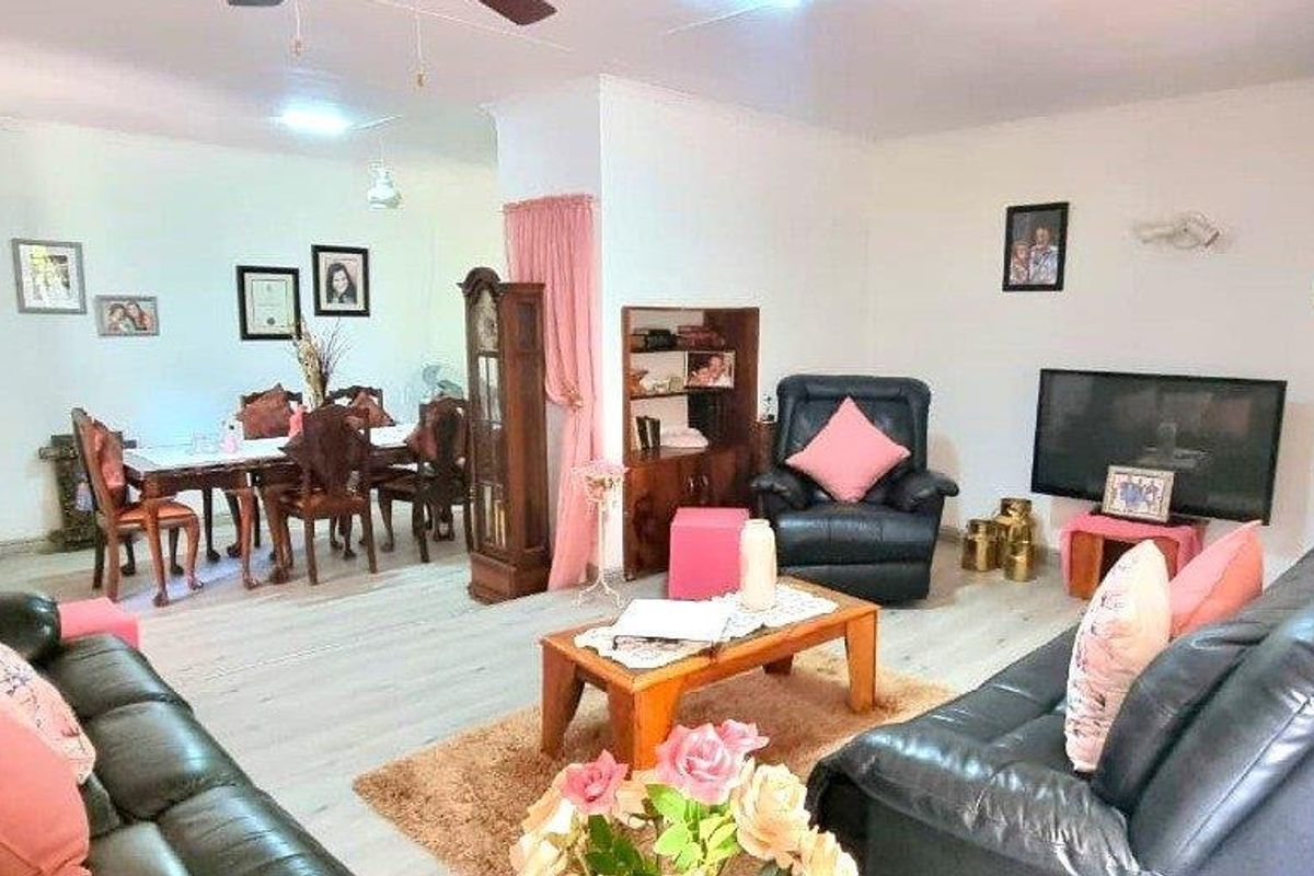 4 Bedroom home, 3420m2 stand! Prime area! Borehole! - Photo 3