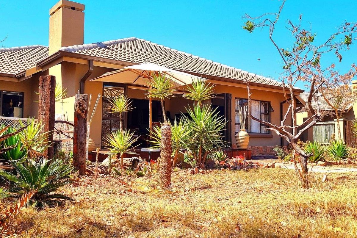 BUSHVELD SOUGHT AFTER GREEN SERVITUDE 50 + MODERN RETIREMENT HOME - Photo 3