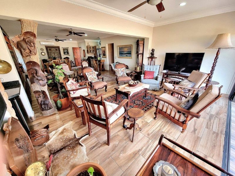 BUSHVELD SOUGHT AFTER GREEN SERVITUDE 50 + MODERN RETIREMENT HOME - Photo 7