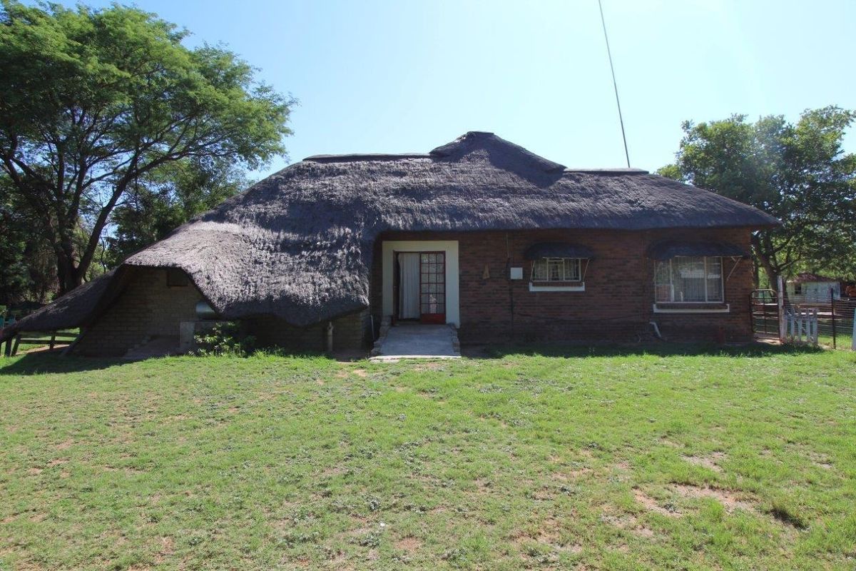 Discover Tranquil Living in Vaalwater! - Photo 5