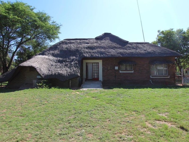 Discover Tranquil Living in Vaalwater! - Photo 5