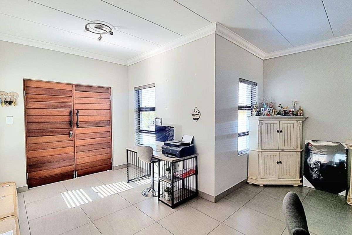 Modern Bushveld Staycation – Style, Safety, and Space for Family Living! - Photo 5