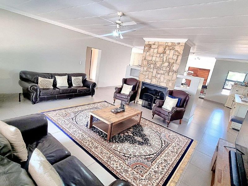 Modern Bushveld Staycation – Style, Safety, and Space for Family Living! - Photo 7