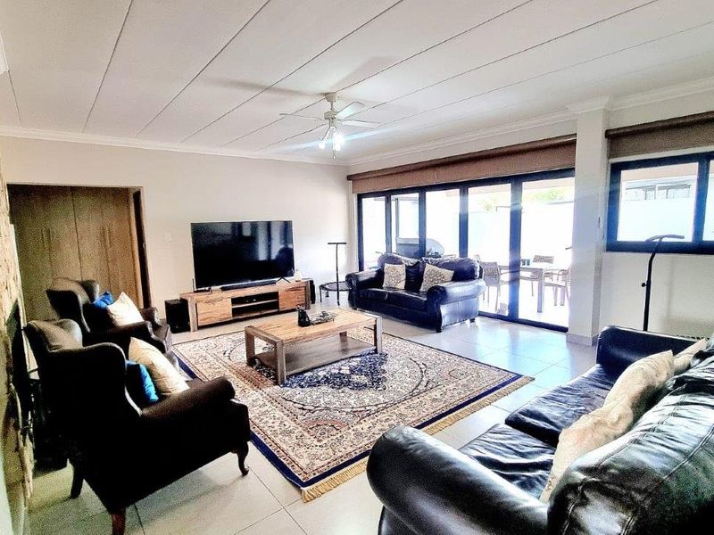 Modern Bushveld Staycation – Style, Safety, and Space for Family Living! - Photo 6