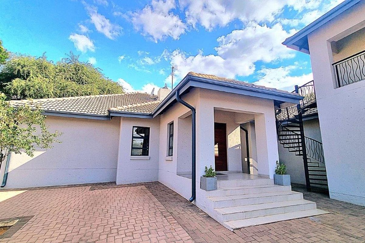 Modern Bushveld Staycation – Style, Safety, and Space for Family Living! - Photo 3