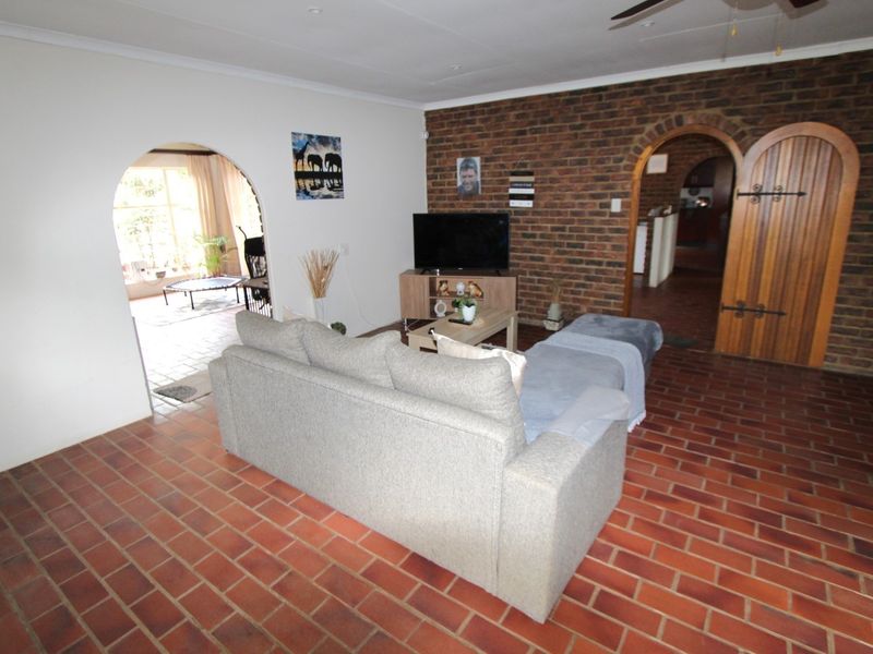 28ha Farm Near Modimolle with Arable Land, Boreholes & Top Infrastructure! - Photo 10