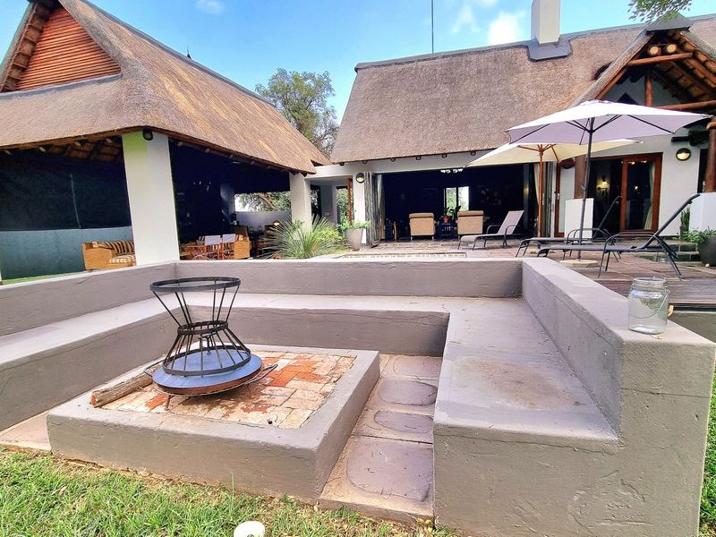 UNMATCHED ELEGANCE AND SECLUSION: YOUR PRIVATE HILLTOP RETREAT - Photo 2