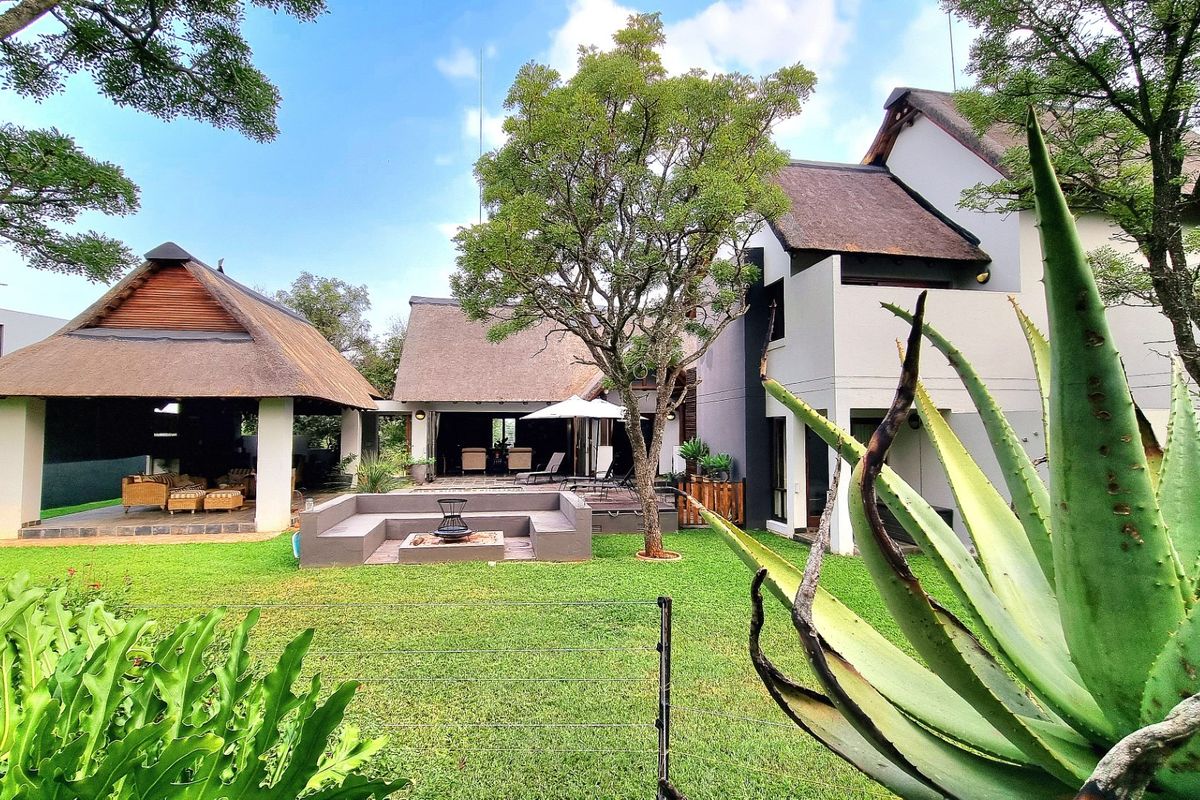 UNMATCHED ELEGANCE AND SECLUSION: YOUR PRIVATE HILLTOP RETREAT - Photo 4