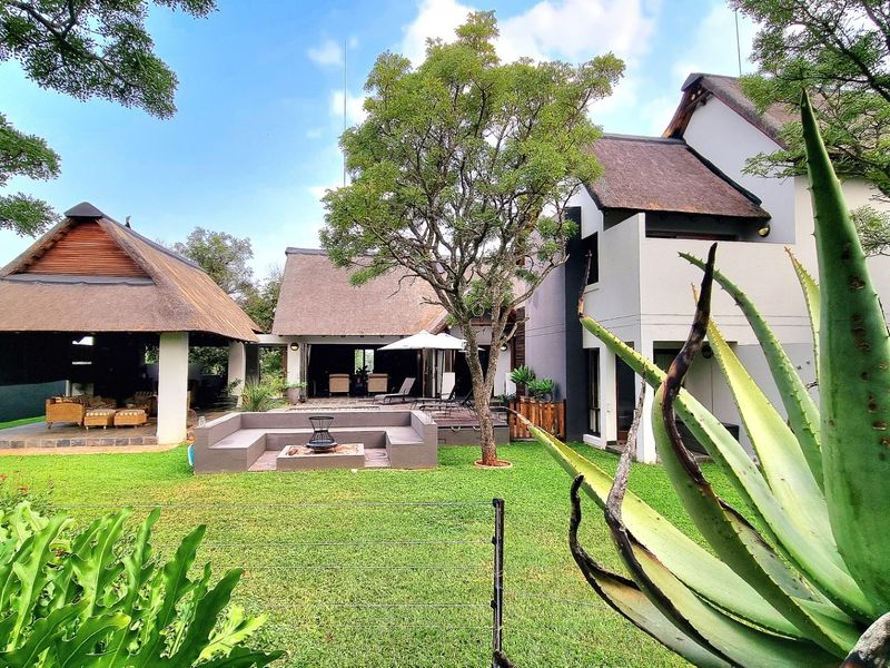 UNMATCHED ELEGANCE AND SECLUSION: YOUR PRIVATE HILLTOP RETREAT - Photo 4