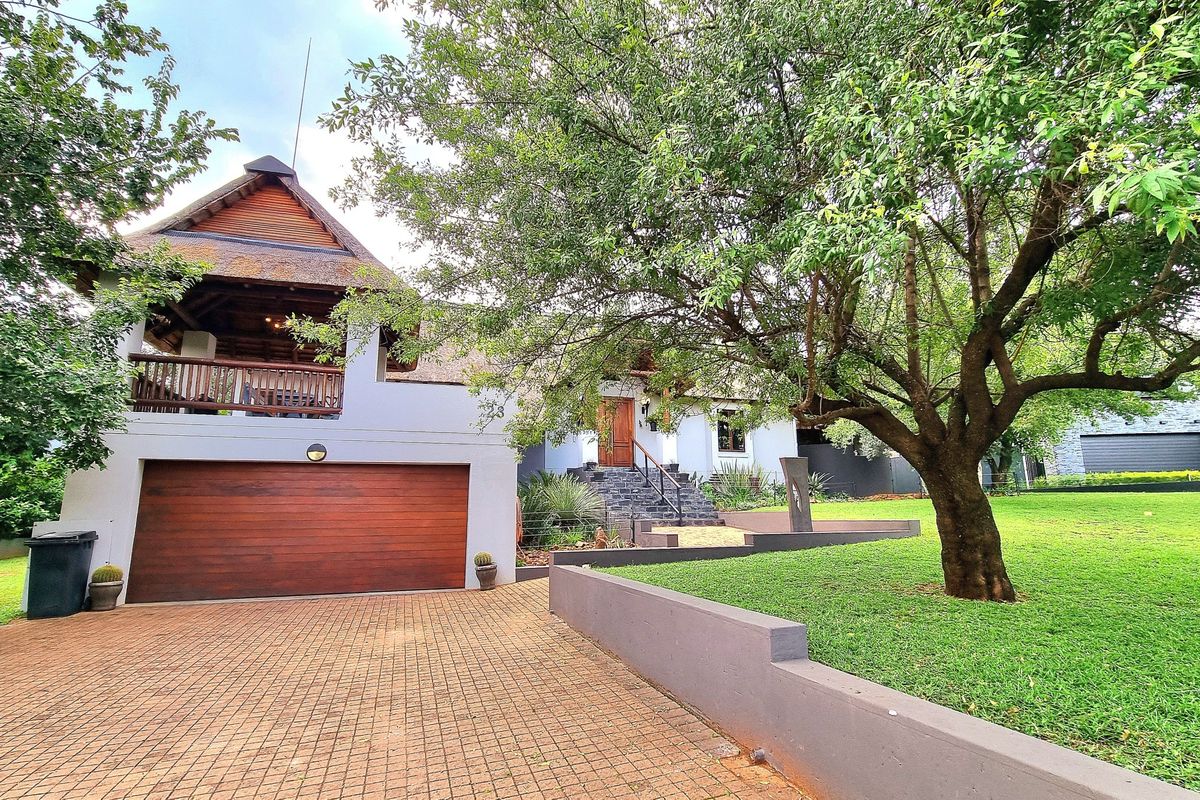 UNMATCHED ELEGANCE AND SECLUSION: YOUR PRIVATE HILLTOP RETREAT - Photo 3
