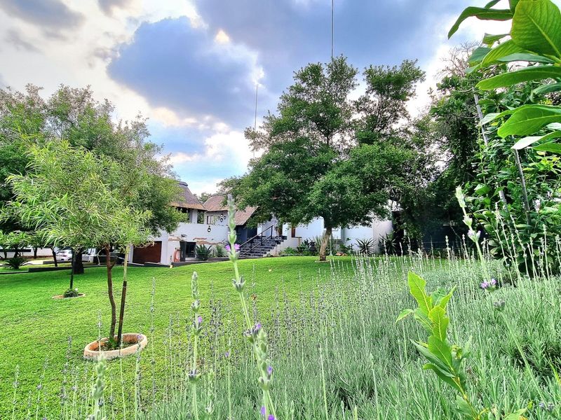 UNMATCHED ELEGANCE AND SECLUSION: YOUR PRIVATE HILLTOP RETREAT - Photo 6