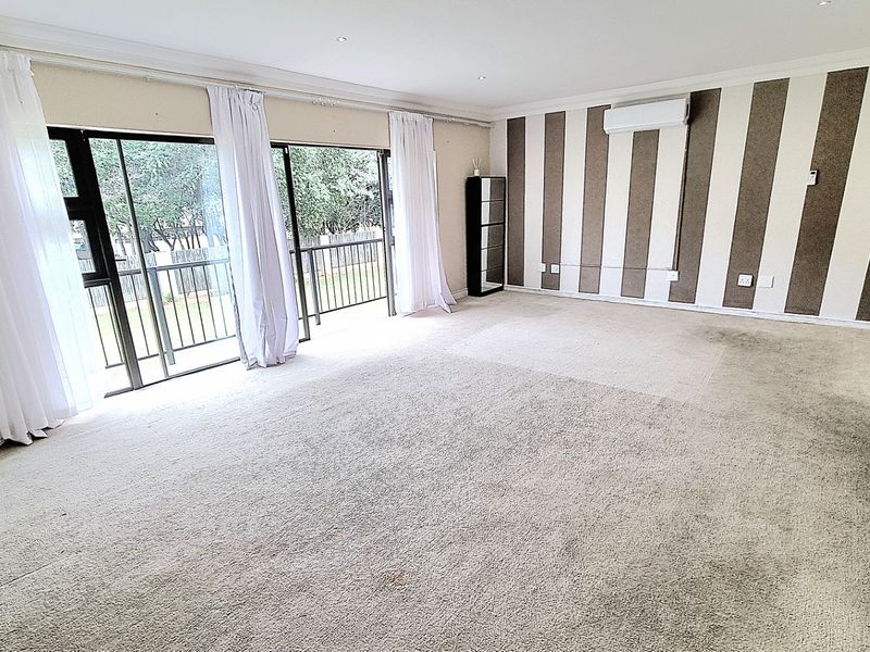 GOLFERS PARADISE IN THE BUSHVELD - EXCLUSIVE MODERN LIVING! - Photo 9