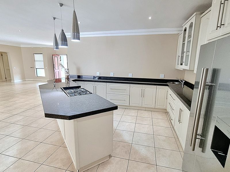 GOLFERS PARADISE IN THE BUSHVELD - EXCLUSIVE MODERN LIVING! - Photo 6