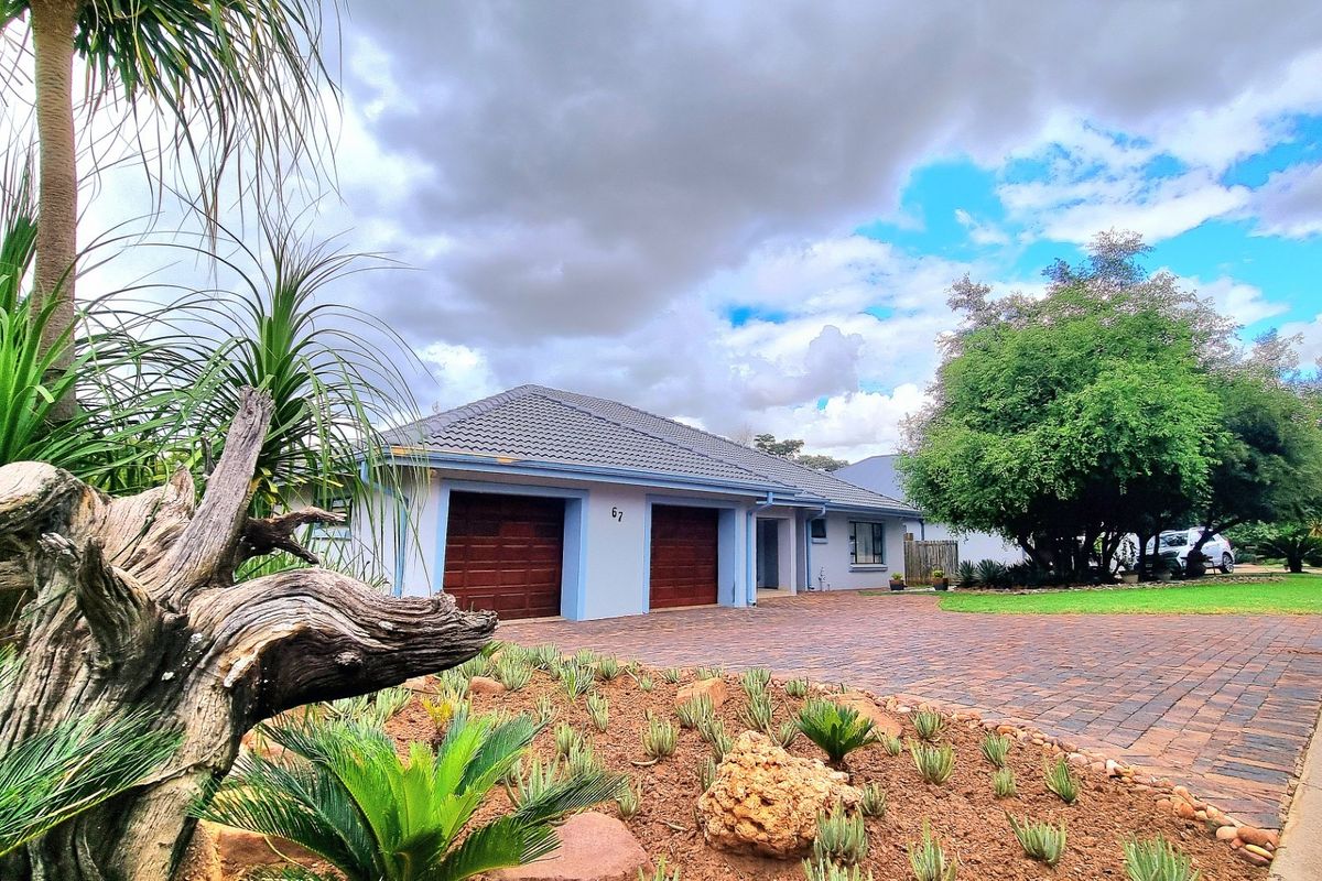 GOLFERS PARADISE IN THE BUSHVELD - EXCLUSIVE MODERN LIVING! - Photo 2