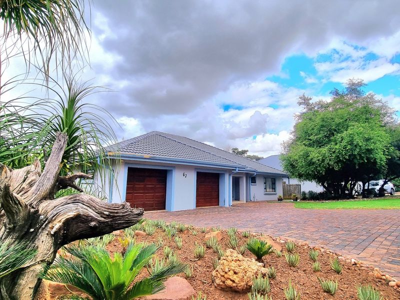 GOLFERS PARADISE IN THE BUSHVELD - EXCLUSIVE MODERN LIVING! - Photo 2