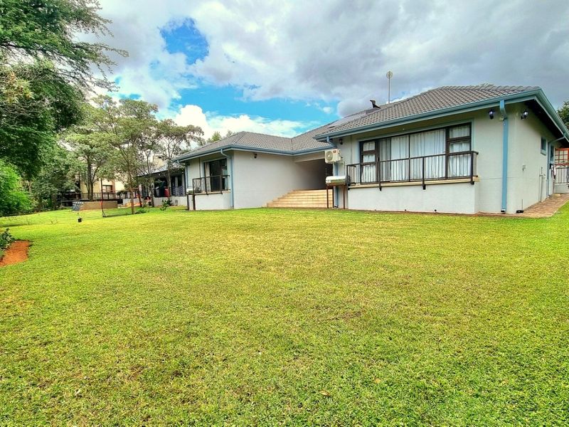 GOLFERS PARADISE IN THE BUSHVELD - EXCLUSIVE MODERN LIVING! - Photo 3