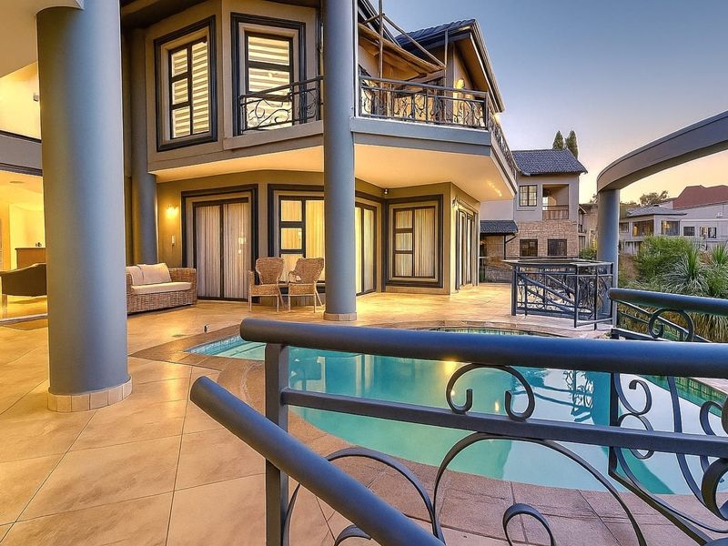 EXCLUSIVE GRAND GOLF ESTATE RETREAT WITH BREATHTAKING VIEWS! - Photo 2