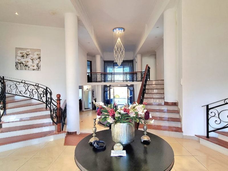 EXCLUSIVE GRAND GOLF ESTATE RETREAT WITH BREATHTAKING VIEWS! - Photo 8