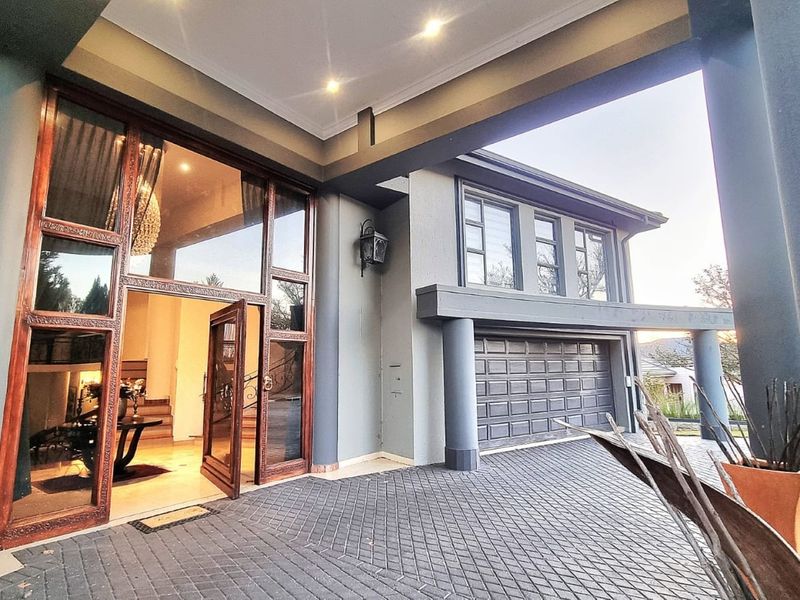 EXCLUSIVE GRAND GOLF ESTATE RETREAT WITH BREATHTAKING VIEWS! - Photo 7