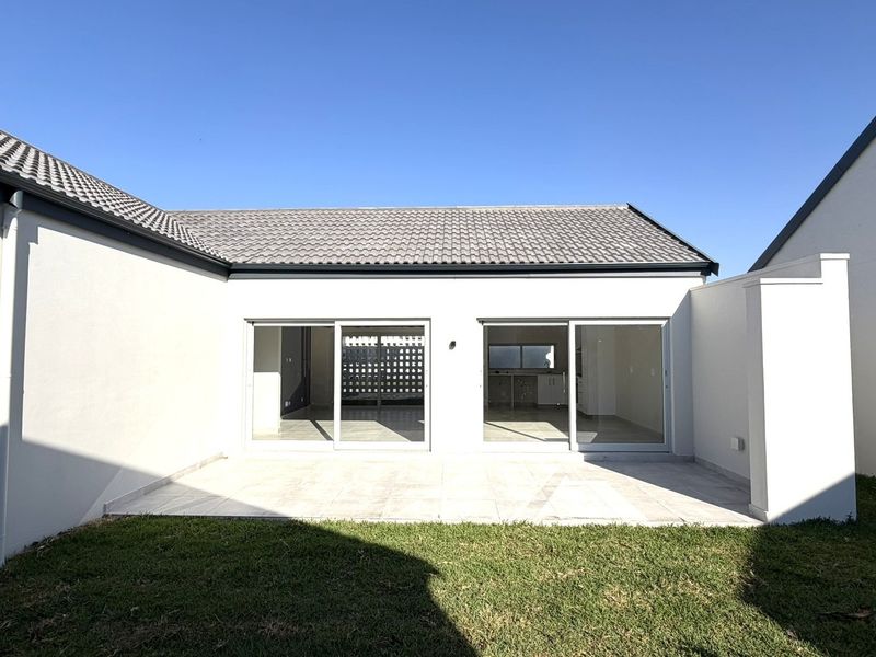 LIFESTYLE | SECURITY | PET-FRIENDLY - Photo 10