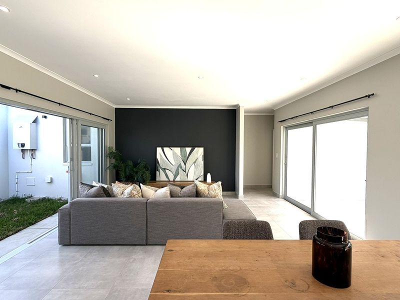LIFESTYLE | SECURITY | PET-FRIENDLY - Photo 5