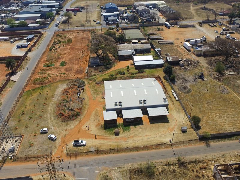 27 250m2 of prime vacant land near the Reef Mall. - Photo 1