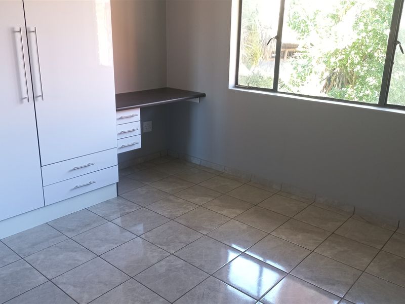 Stunning 2 bedroom apartment for sale in Die Bult—perfect for comfortable living. - Photo 9