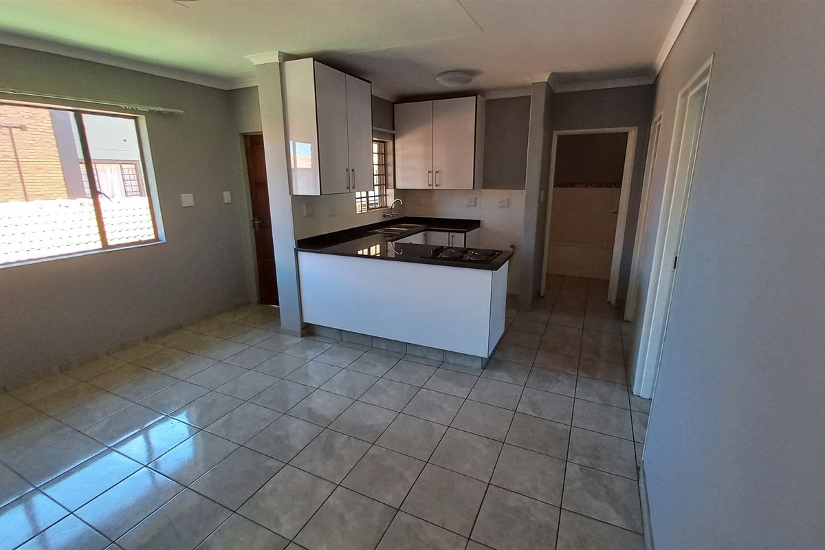 Stunning 2 bedroom apartment for sale in Die Bult—perfect for comfortable living. - Photo 2