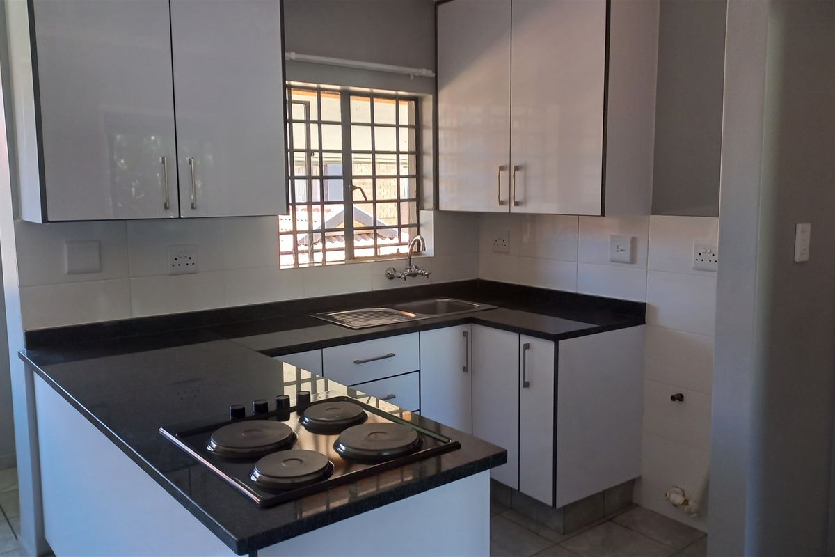 Stunning 2 bedroom apartment for sale in Die Bult—perfect for comfortable living. - Photo 3