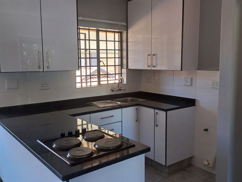 Stunning 2 bedroom apartment for sale in Die Bult—perfect for comfortable living. - Photo 3