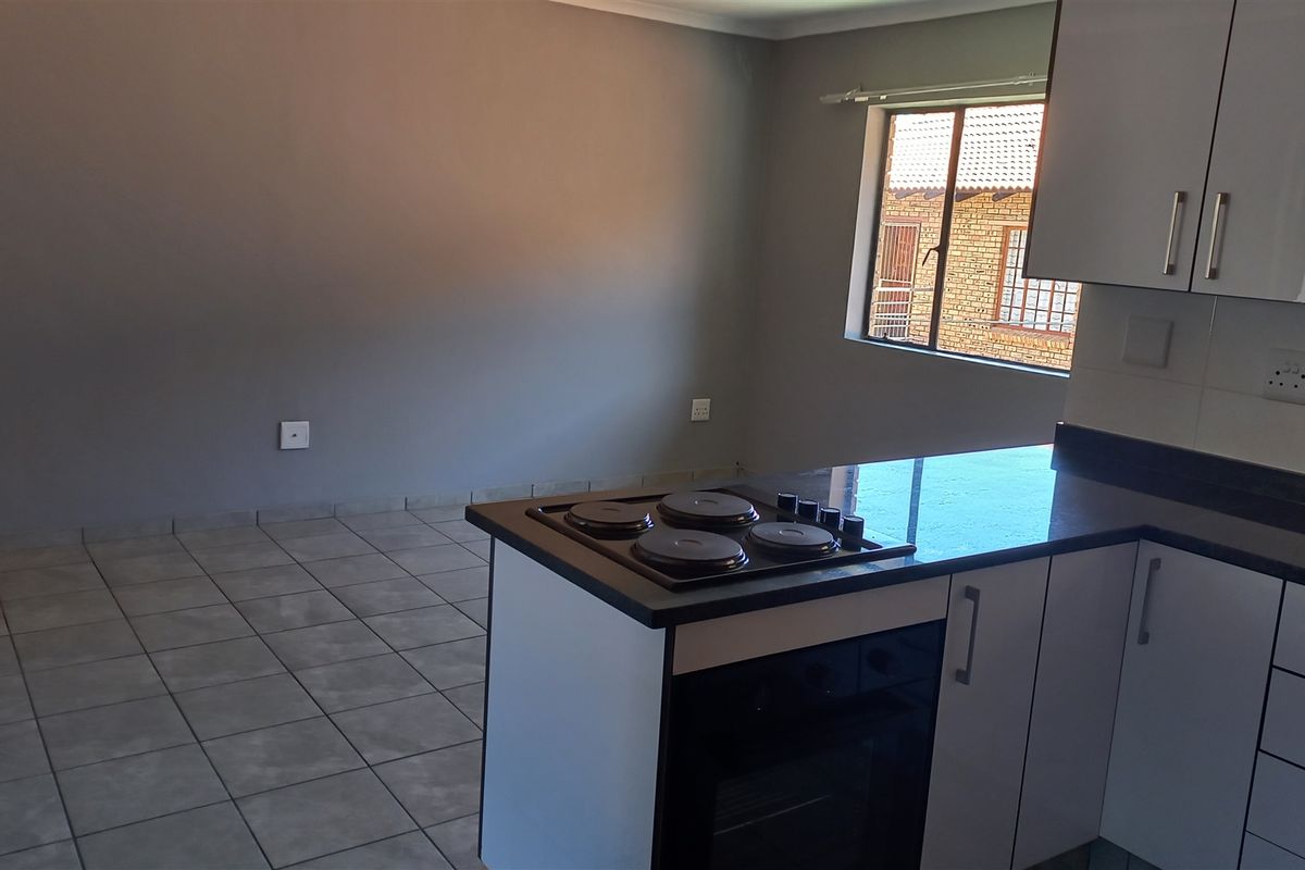 Stunning 2 bedroom apartment for sale in Die Bult—perfect for comfortable living. - Photo 4