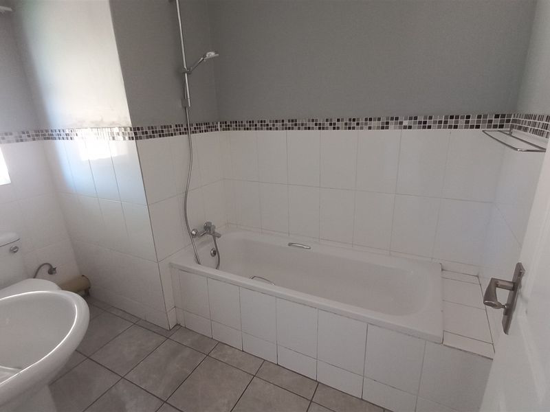 Stunning 2 bedroom apartment for sale in Die Bult—perfect for comfortable living. - Photo 5