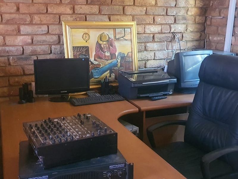 Established And Profitable Pub and Grill In Tsakane - Photo 8