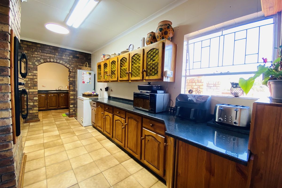 Low maintanance facebrick family home - Photo 3