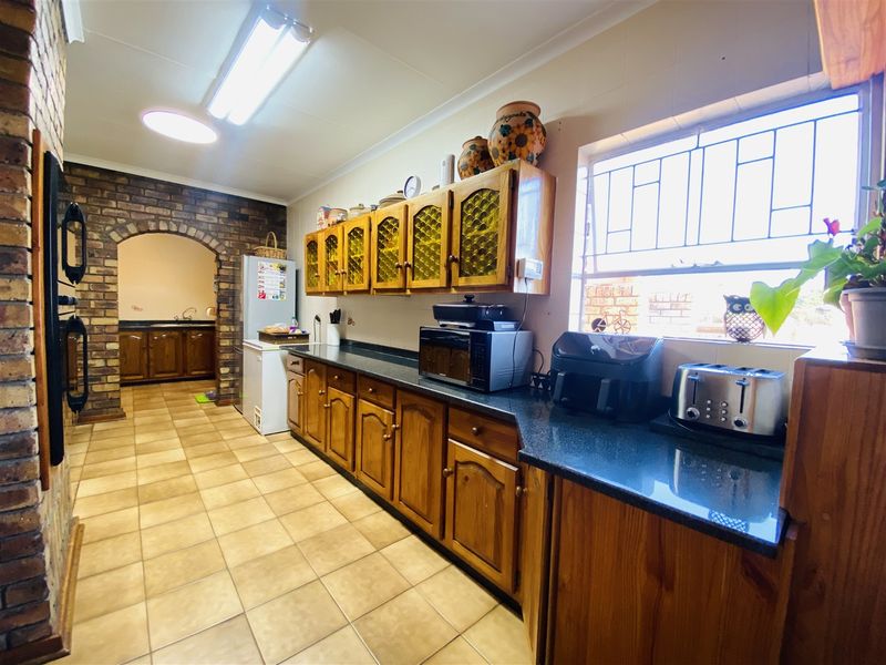 Low maintanance facebrick family home - Photo 3