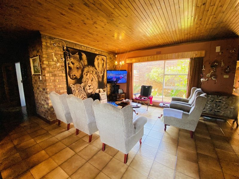 Low maintanance facebrick family home - Photo 9