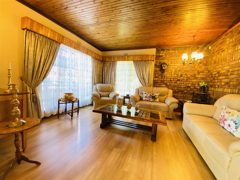 Low maintanance facebrick family home - Photo 6