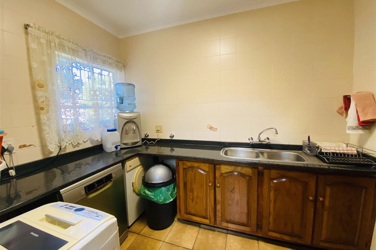 Low maintanance facebrick family home - Photo 5