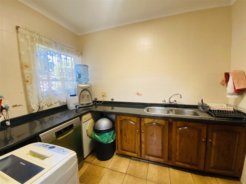 Low maintanance facebrick family home - Photo 5